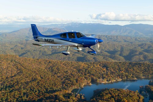 Cirrus plane 